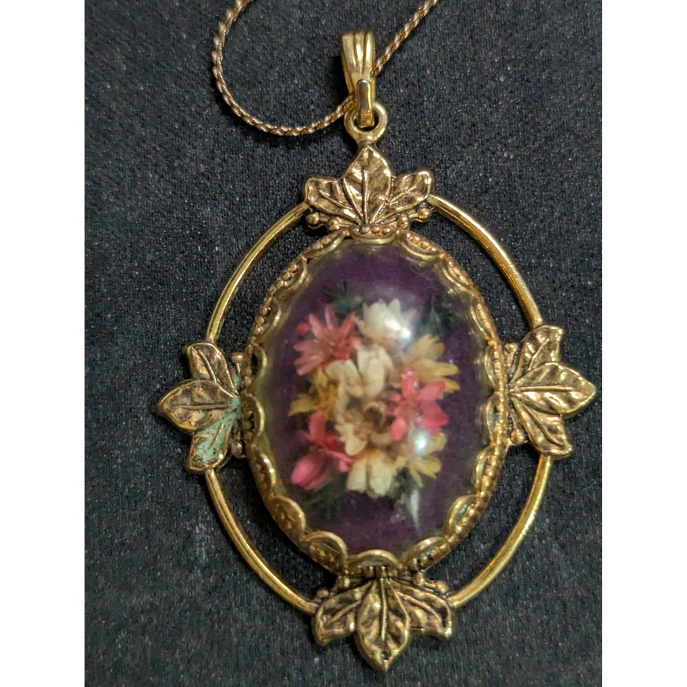 Manon Vintage Gold Tone Dried Flower Pendant Necklace Leaf Detail 24 Inch Chain